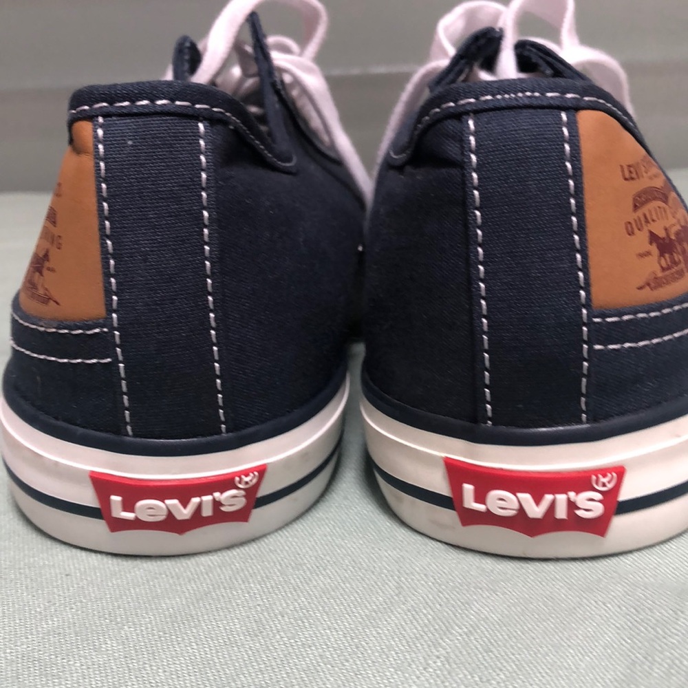 Levi’s - Picture 3 of 7